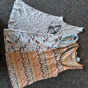 ⭐Bundle alert⭐ bundle of three graphic tank tee.